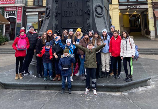 Osički mali volonteri na Trgu Josipa bana Jelačića u Zagrebu                                                                                                                                                                                              